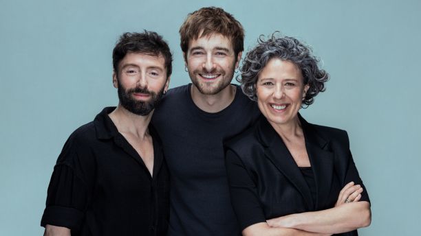 dafnis balduz, francesc cuéllar i míriam iscla. intèrprets i director de l'obra honestedat.